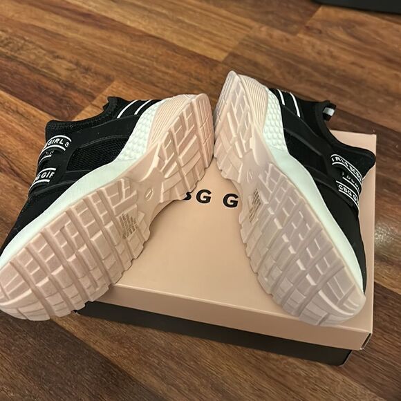 BRAND NEW BCBG SIZE 1 - Picture 2 of 4